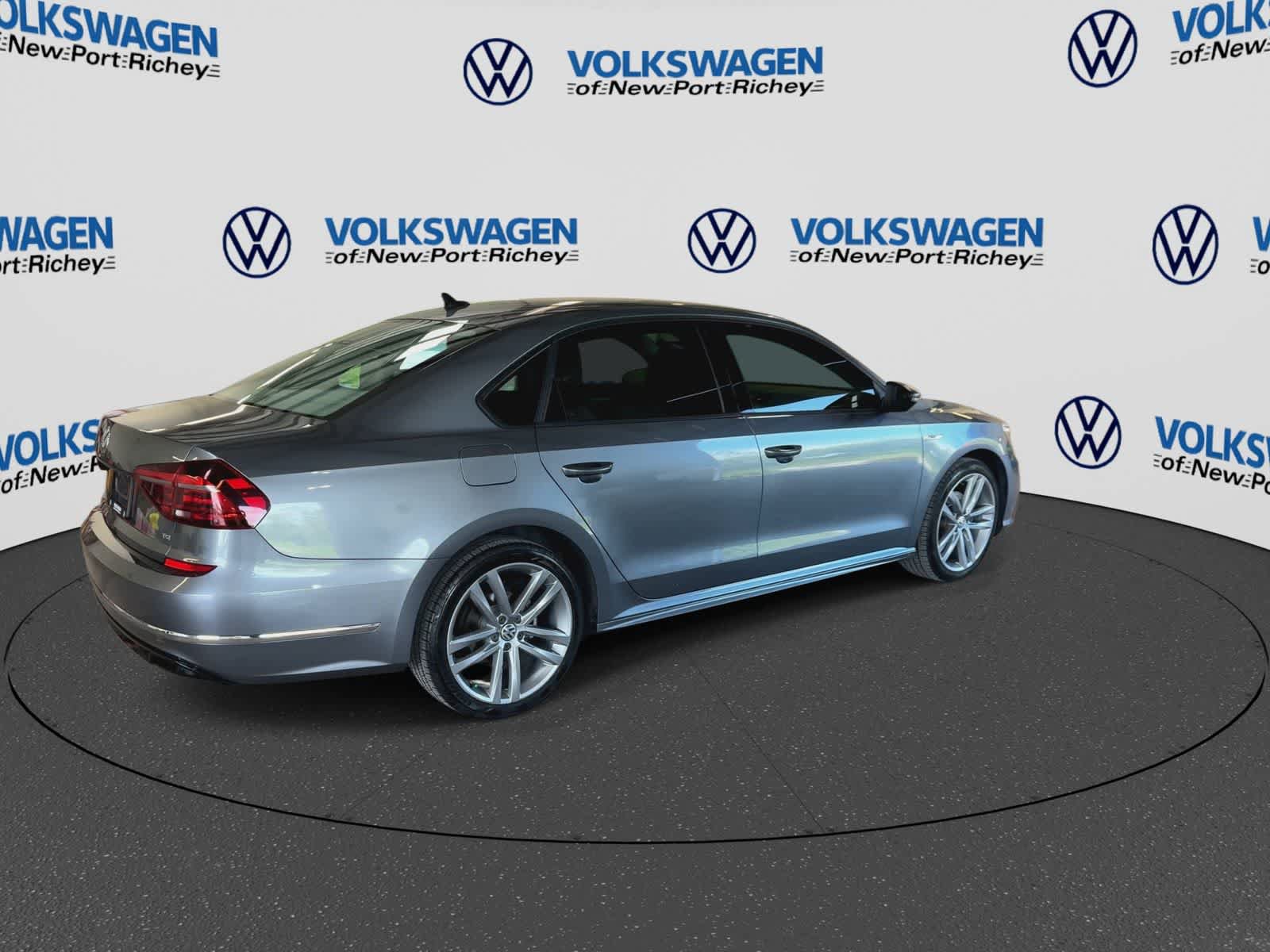 Used 2018 Volkswagen Passat 2.0T R-Line FWD image 8