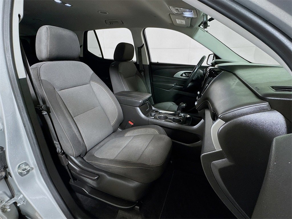 Used 2020 Chevrolet Traverse LT image 26