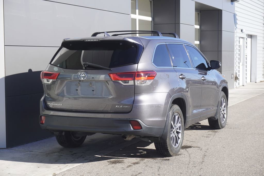 Used 2018 Toyota Highlander XLE image 2