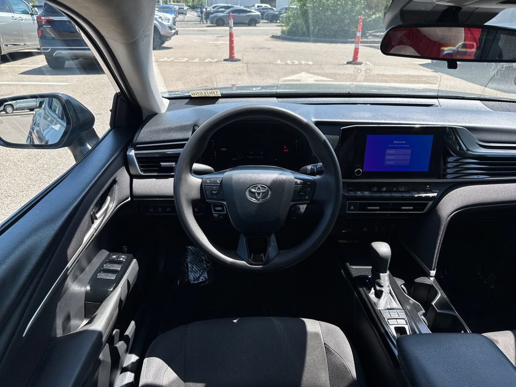 Used 2025 Toyota Camry LE AWD/4WD image 11