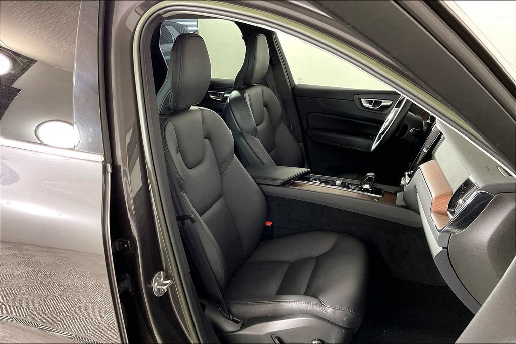 Used 2023 Volvo XC60 T8 Plus AWD/4WD image 6