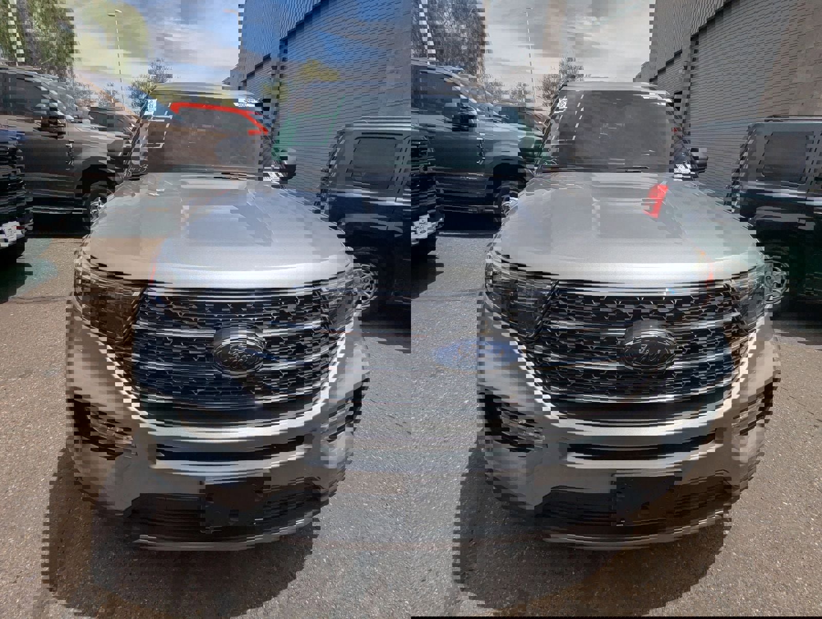 Used 2023 Ford Explorer XLT w/ Equipment Group 202A RWD image 2