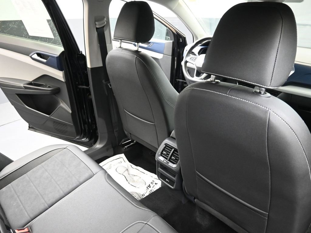 Certified 2024 Volkswagen Taos SE image 15