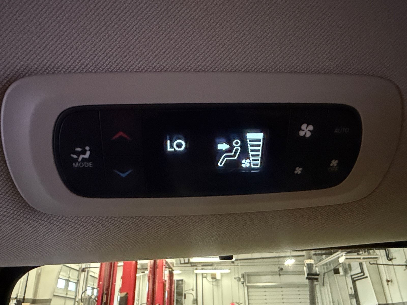 Used 2024 Chrysler Pacifica Touring-L FWD image 38