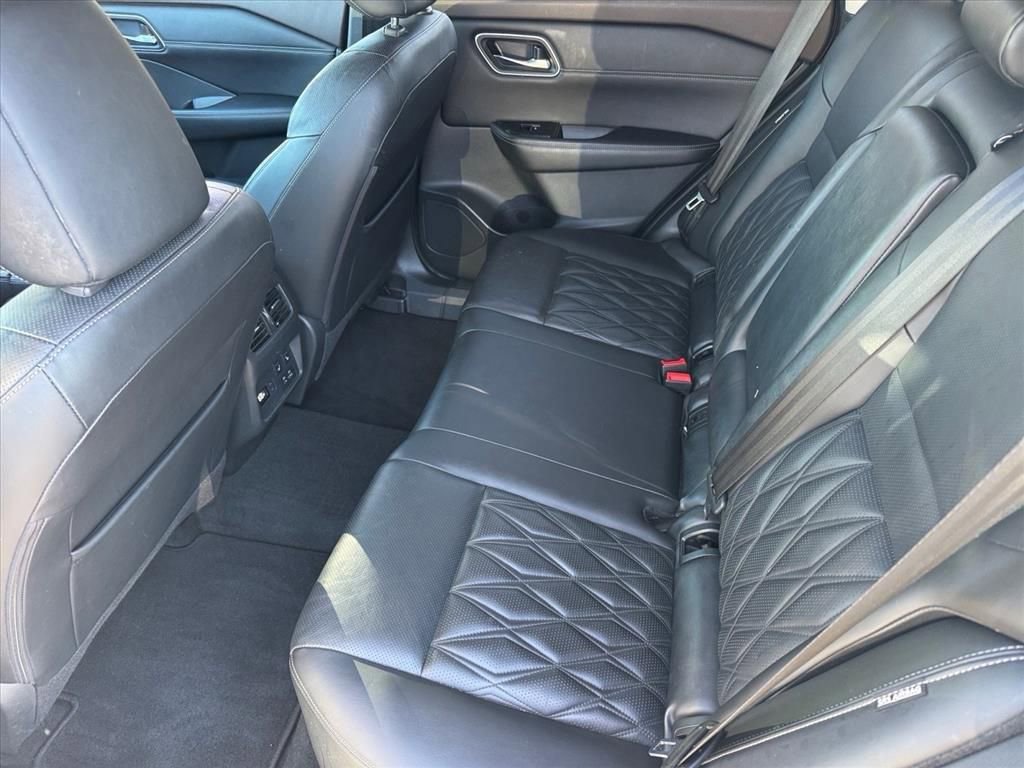 Used 2021 Nissan Rogue Platinum image 11