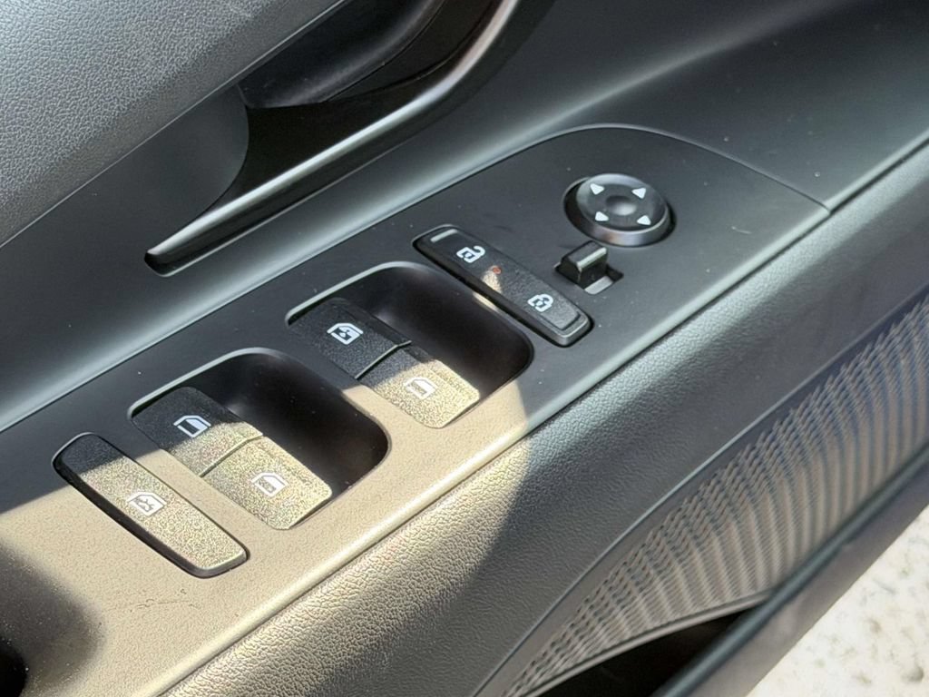 Certified 2025 Hyundai Elantra Sport FWD image 17