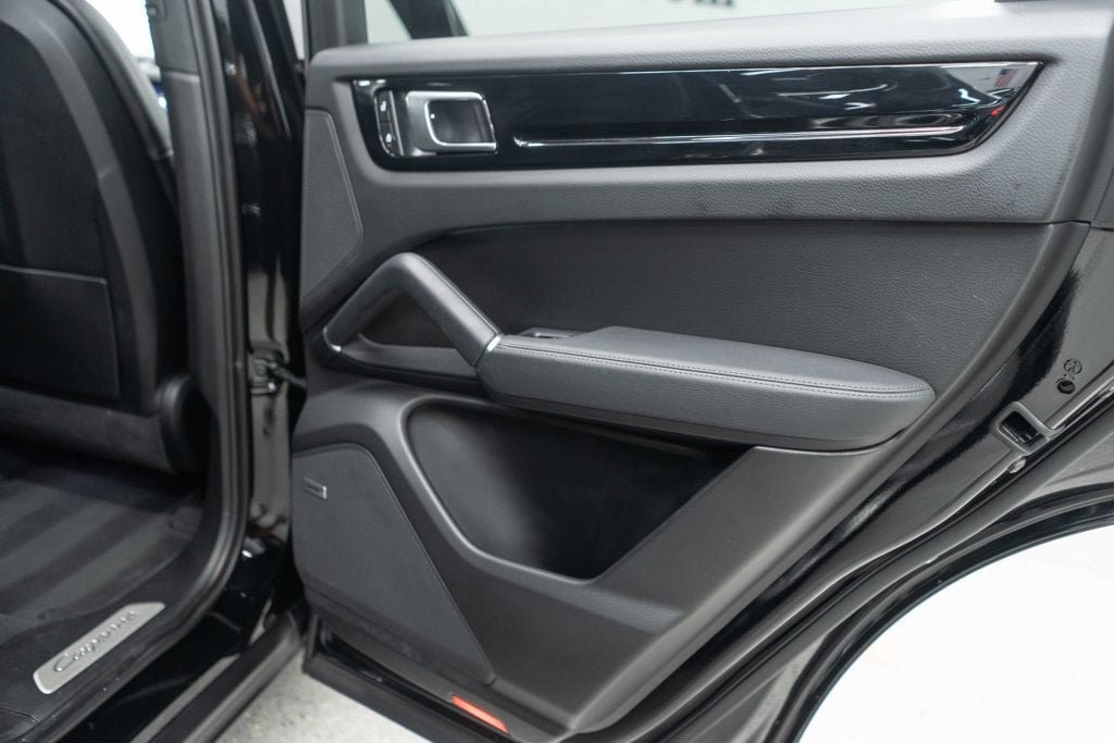 Used 2023 Porsche Cayenne AWD/4WD image 29