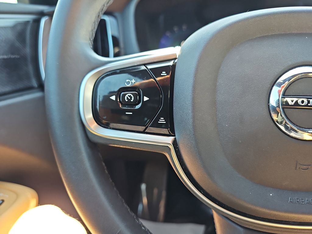 Used 2023 Volvo XC60 B5 Ultimate w/ Protection Package Premier image 21