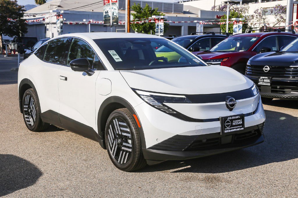 New 2026 Nissan Leaf SV+ w/ Illuminated Package FWD image 3