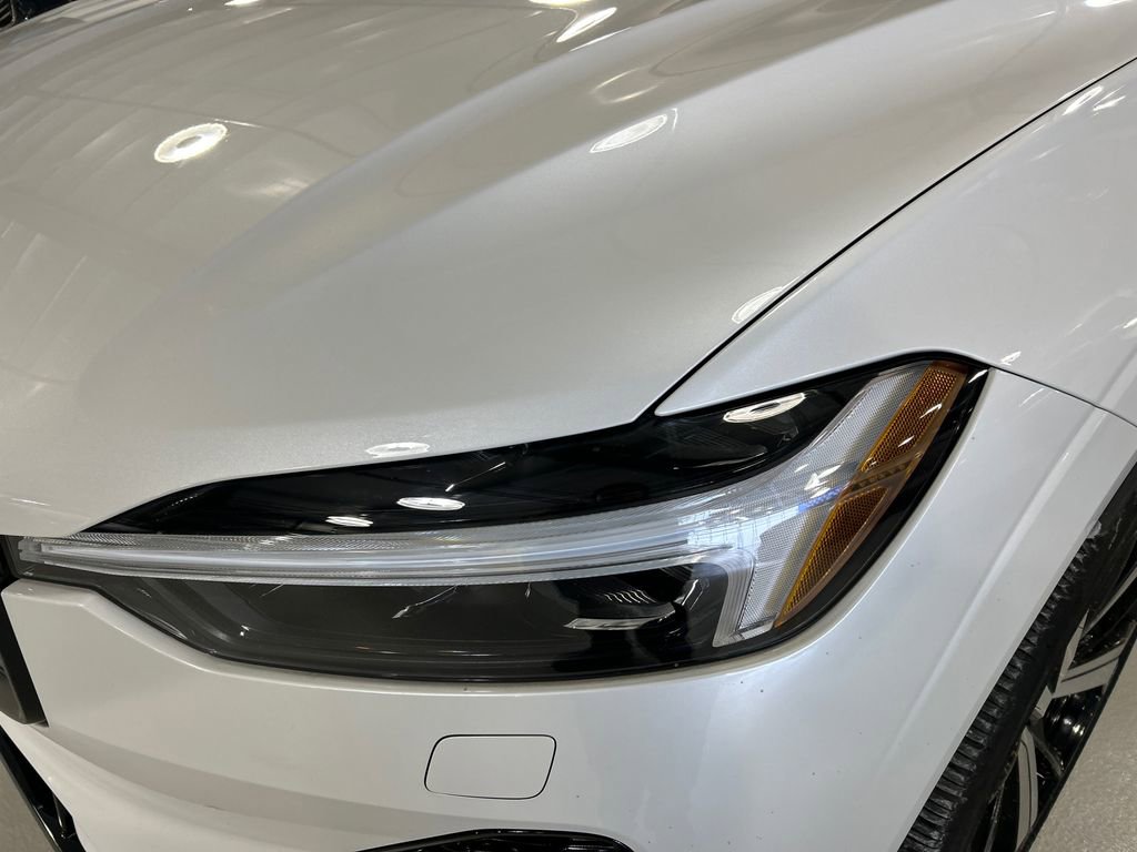 Certified 2024 Volvo XC60 T8 Ultimate w/ Protection Package Premier image 7