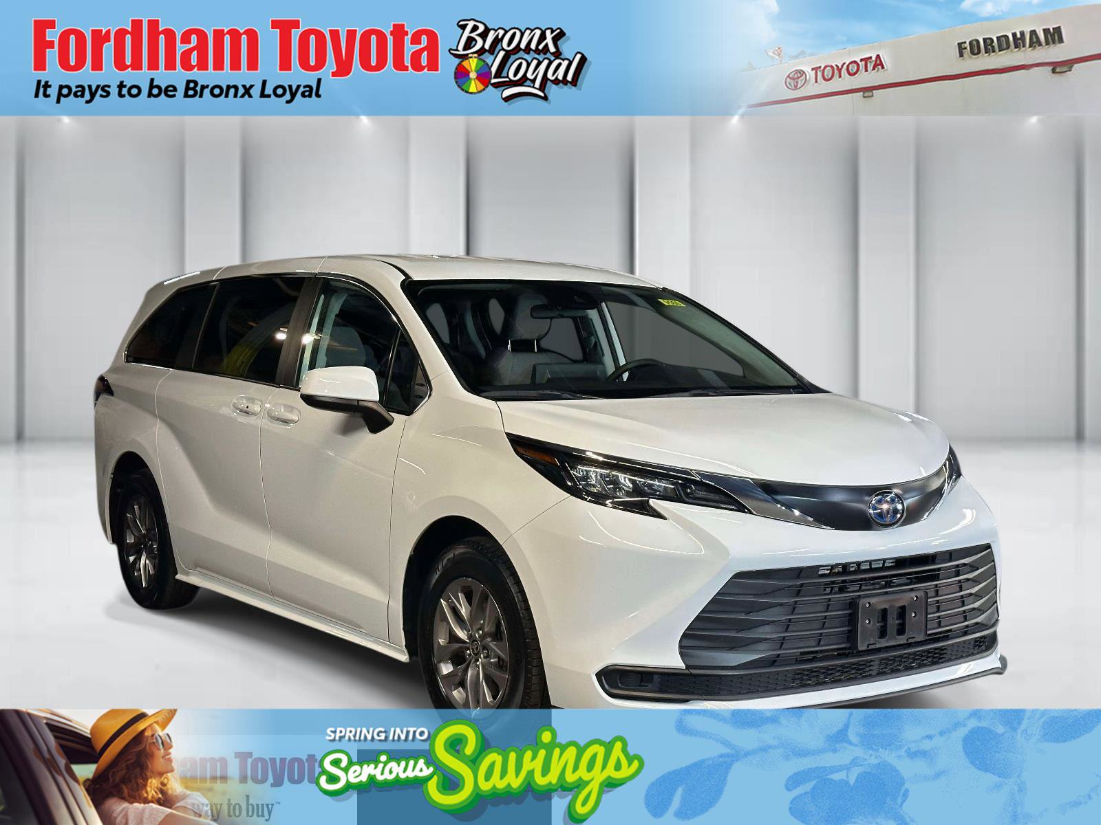 Used 2024 Toyota Sienna LE image 1