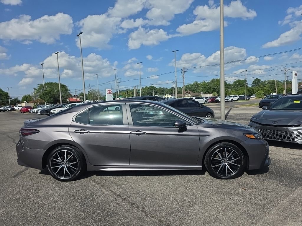 Used 2024 Toyota Camry SE w/ Cold Weather Package FWD image 4