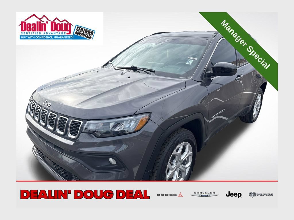 Used 2024 Jeep Compass Latitude AWD/4WD image 1