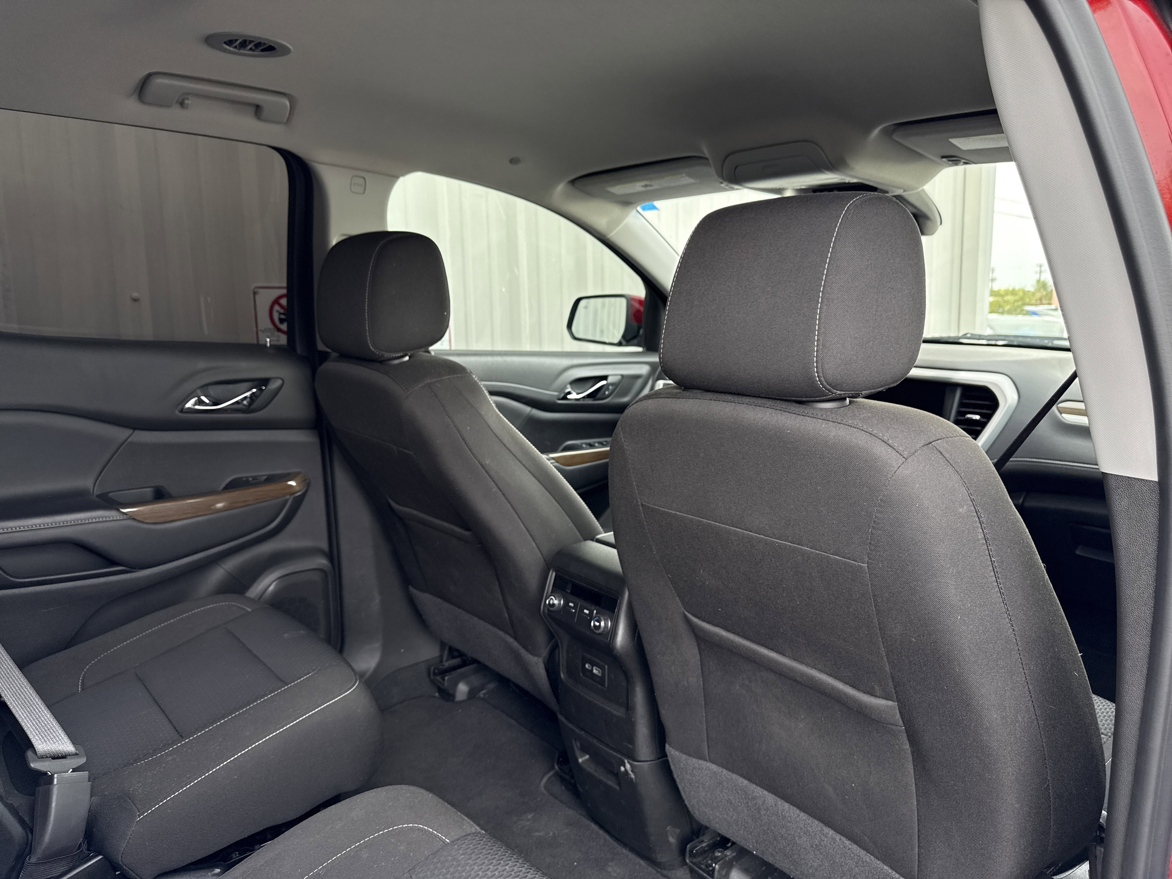 Used 2023 GMC Acadia SLE image 31