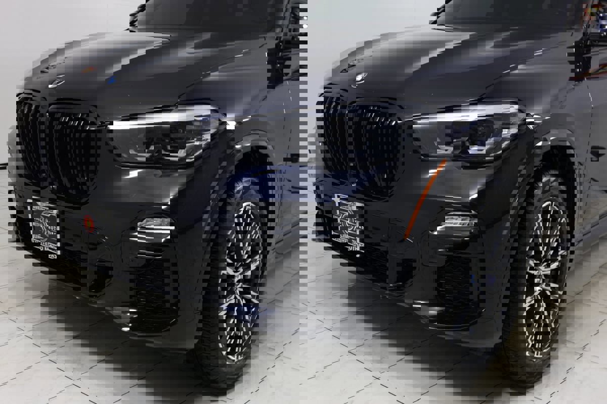 Used 2020 BMW X5 M50i w/ Premium Package image 51