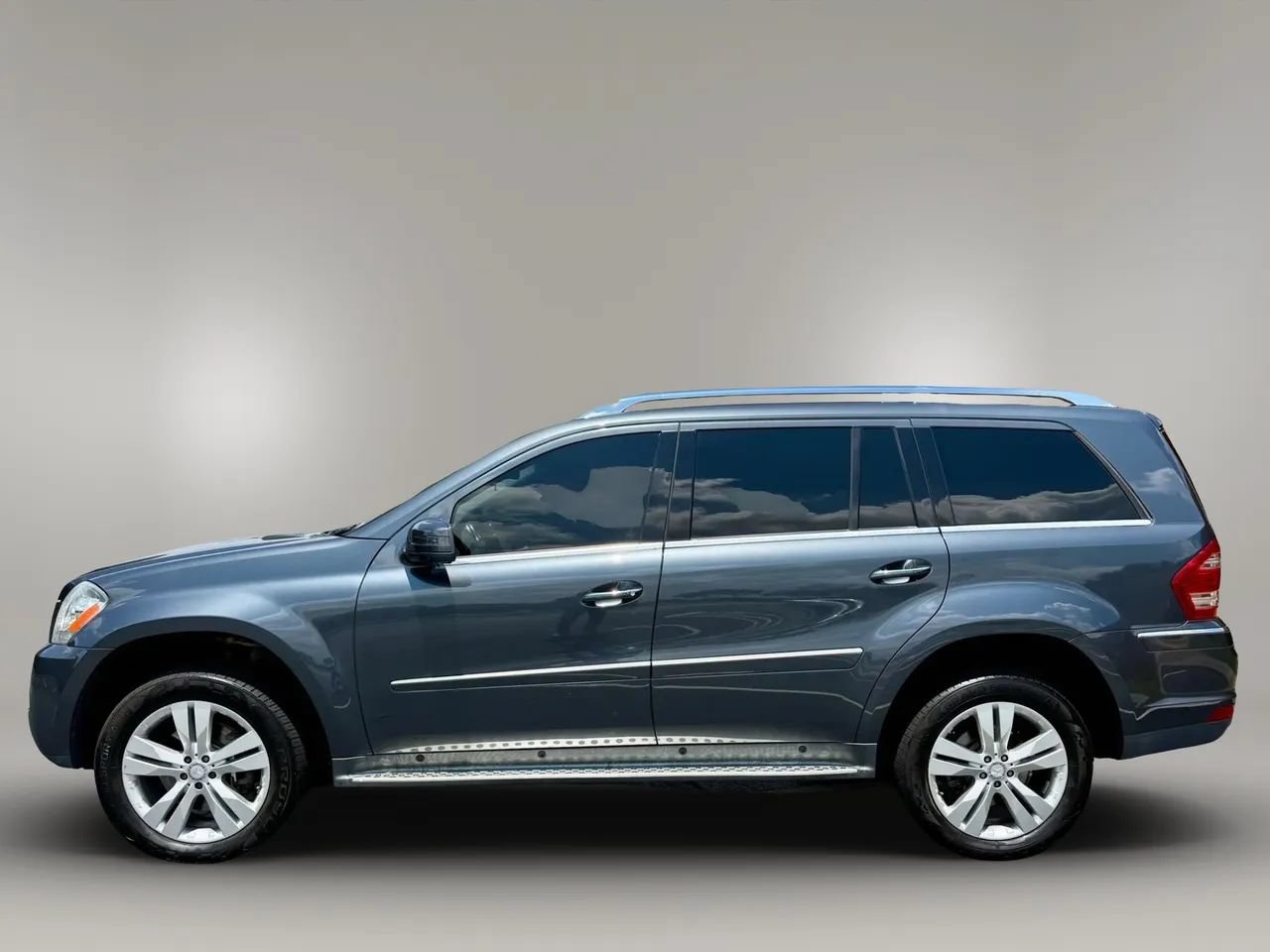 Used 2012 Mercedes-Benz GL 450 4MATIC image 2