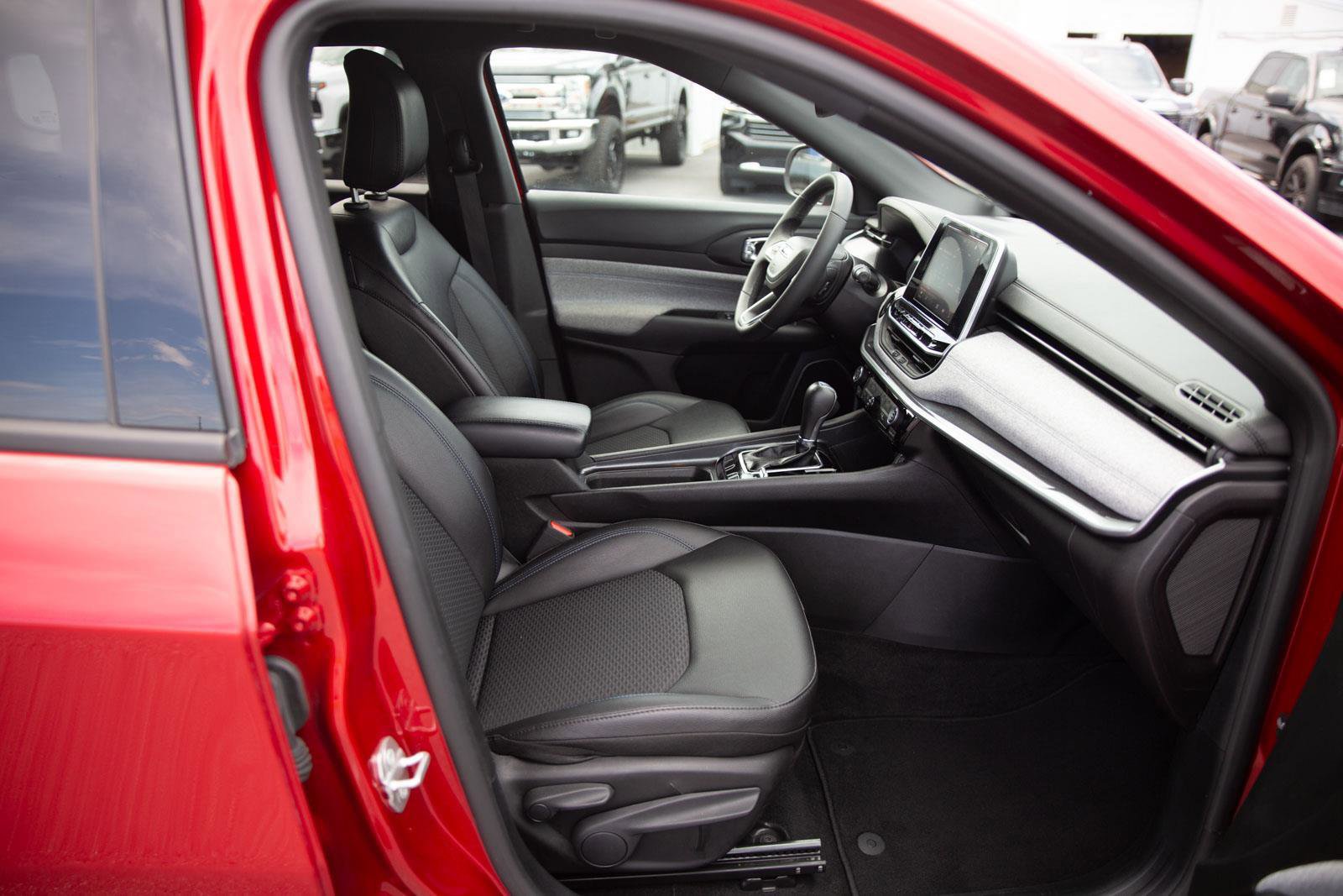 Used 2025 Jeep Compass Latitude AWD/4WD image 23