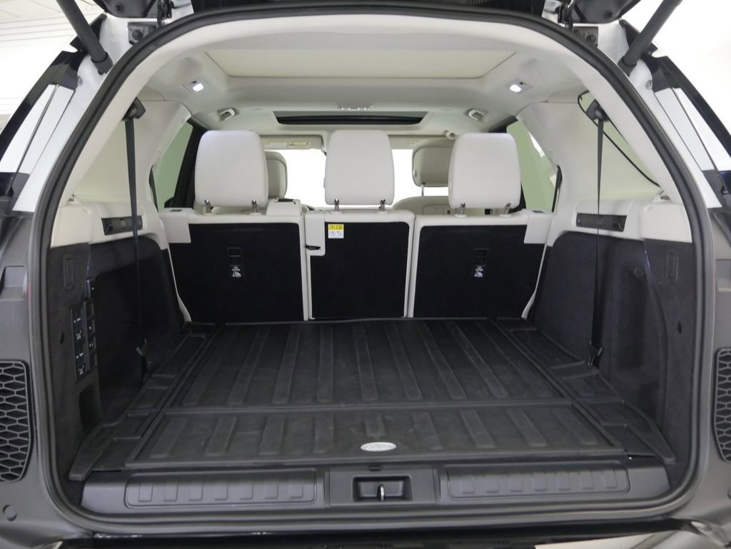 Used 2025 Land Rover Discovery Dynamic SE image 24