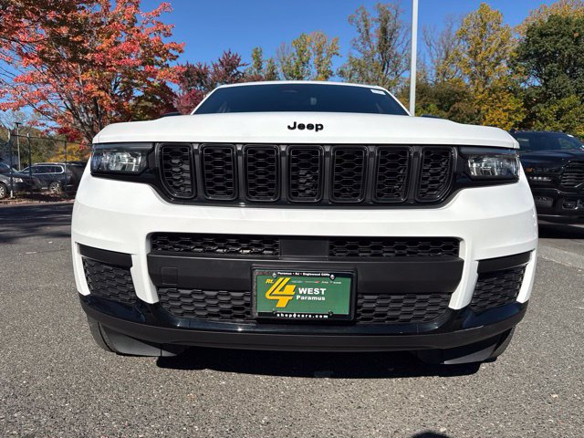 Used 2024 Jeep Grand Cherokee L Laredo AWD/4WD image 2