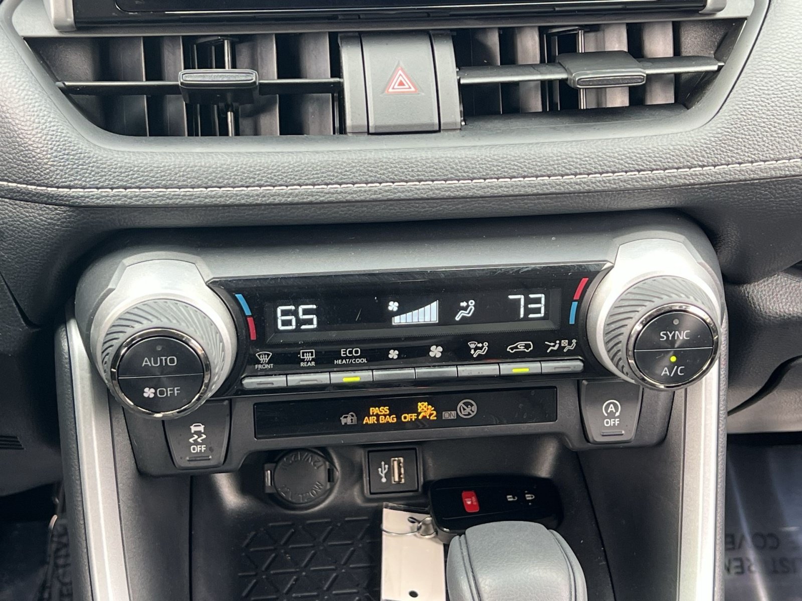 Used 2025 Toyota RAV4 XLE AWD/4WD image 20