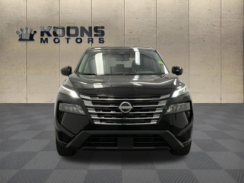 Used 2025 Nissan Rogue SV image 3
