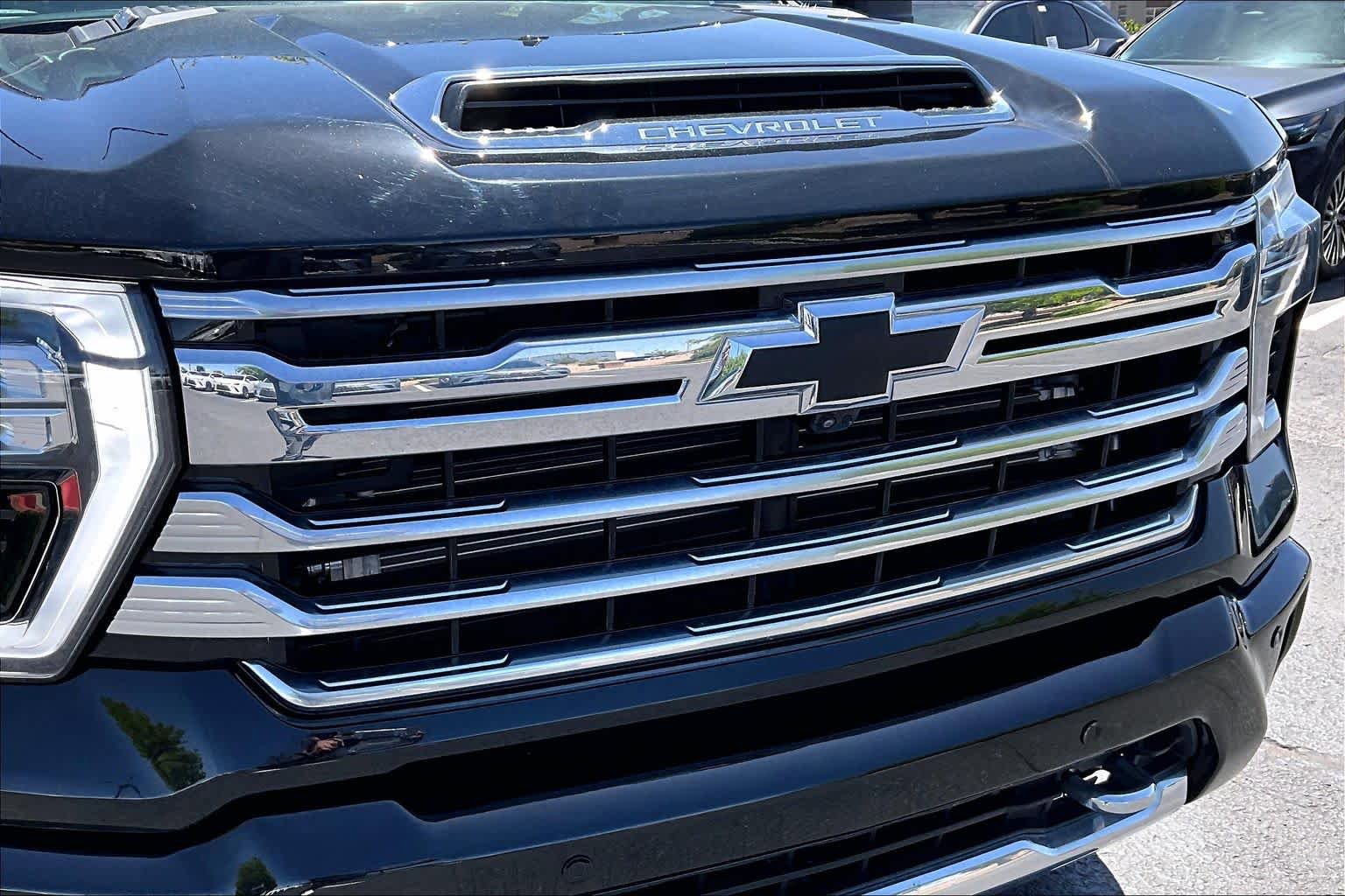Used 2024 Chevrolet Silverado 2500 High Country w/ Technology Package AWD/4WD image 30