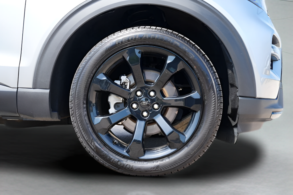 Used 2024 Ford Explorer ST-Line w/ Class IV Trailer Tow Package AWD/4WD image 9