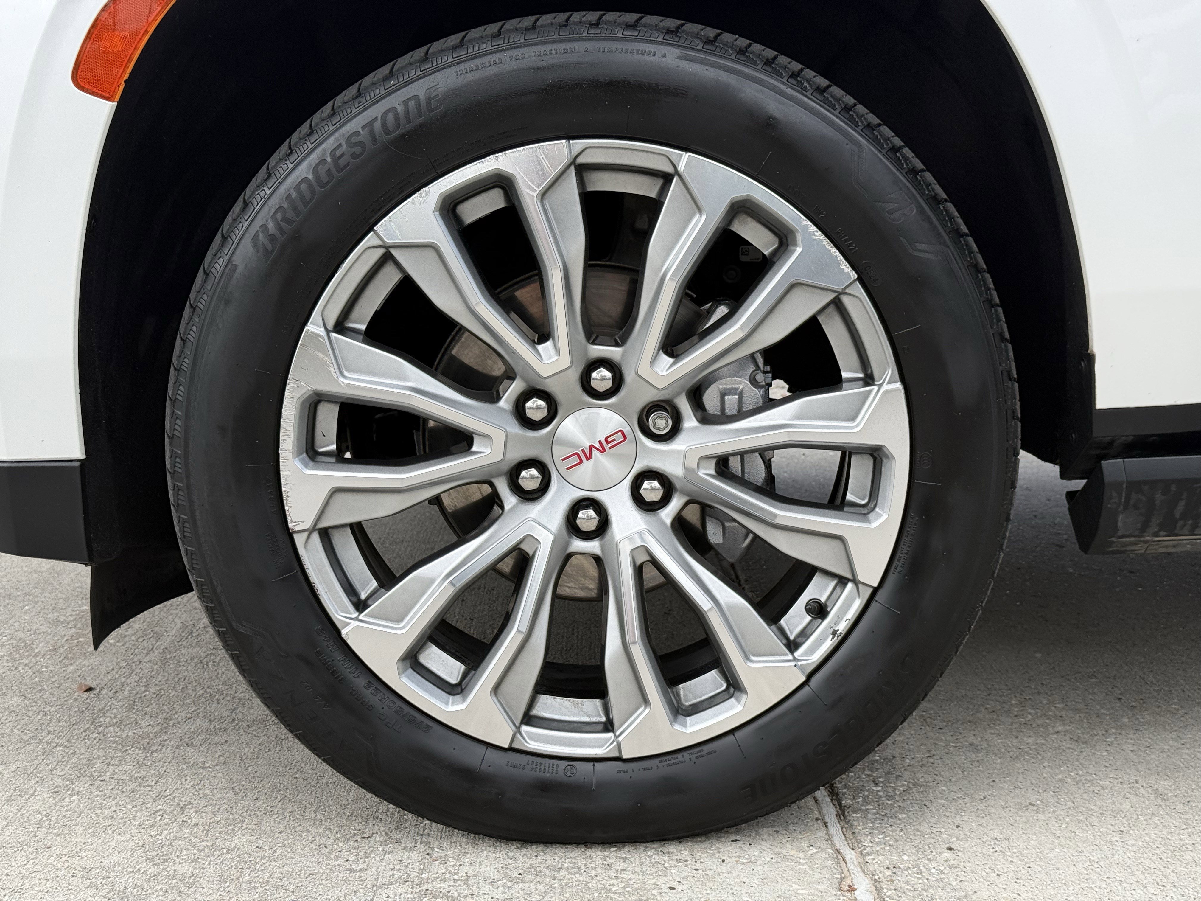 Used 2022 GMC Yukon XL Denali image 12