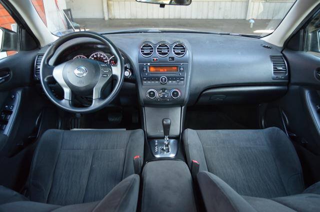Used 2010 Nissan Altima 2.5 S FWD image 14