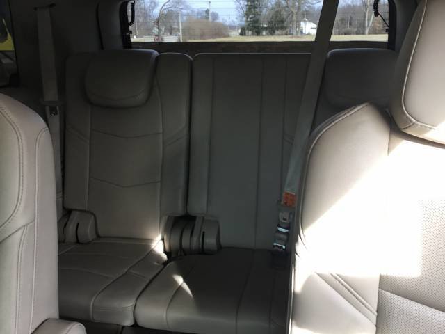 Used 2016 Cadillac Escalade Luxury image 11