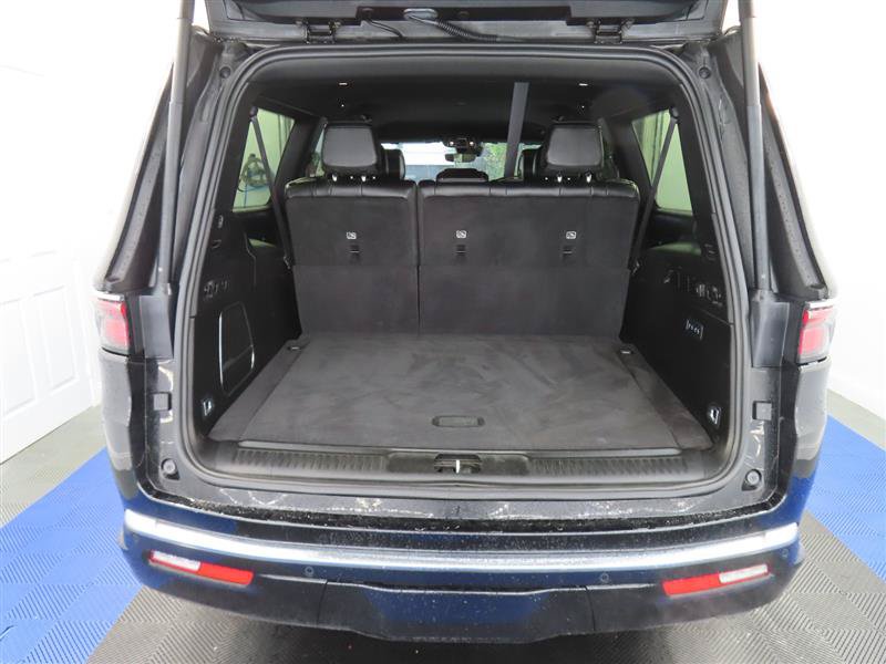 Used 2024 Jeep Wagoneer L Series III w/ Flexible Seating Group AWD/4WD image 8