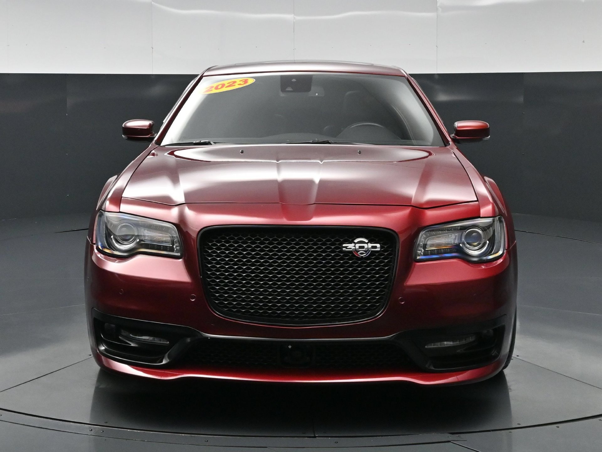 Used 2023 Chrysler 300 C RWD image 3