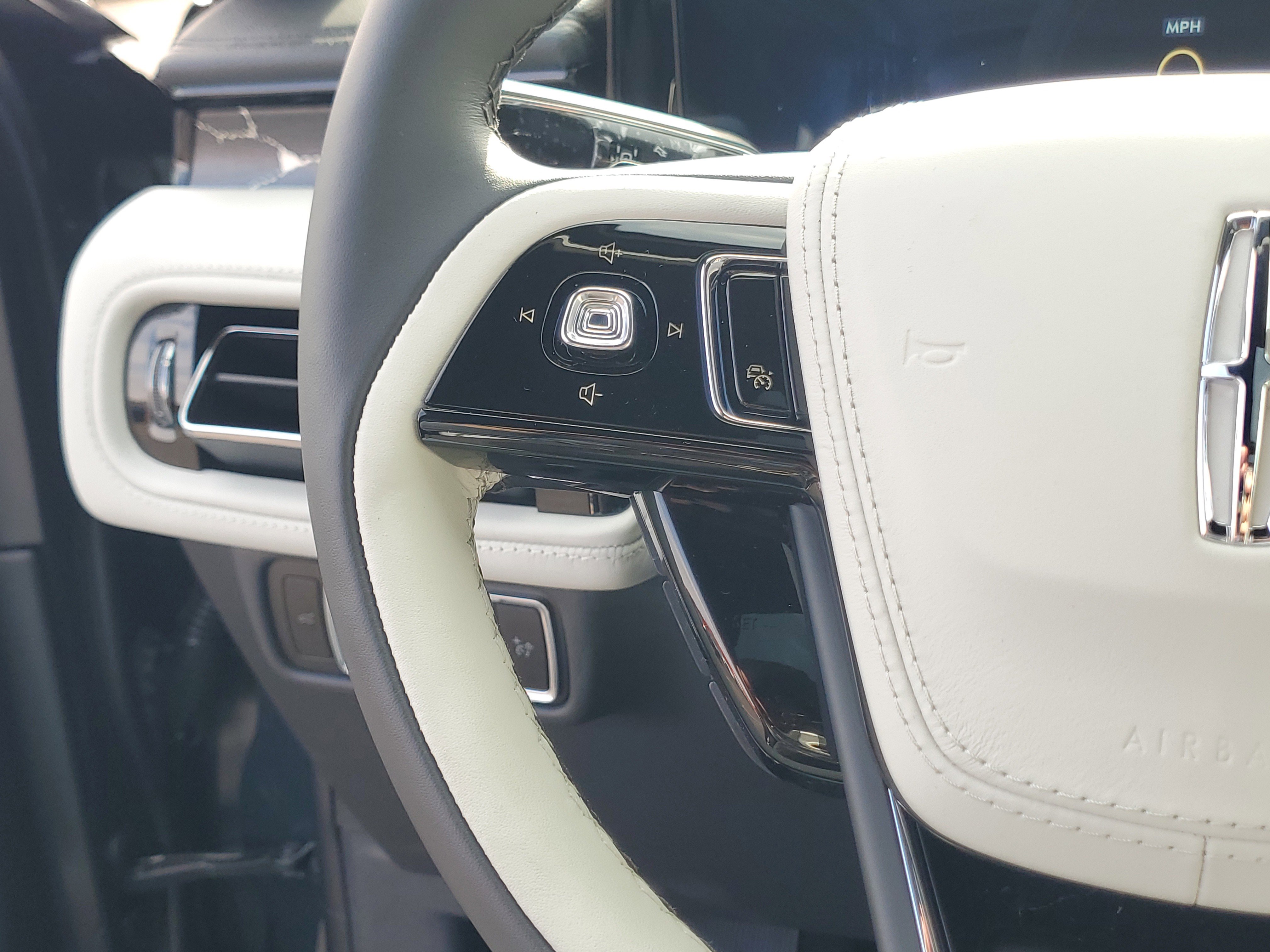 New 2026 Lincoln Aviator Black Label image 16