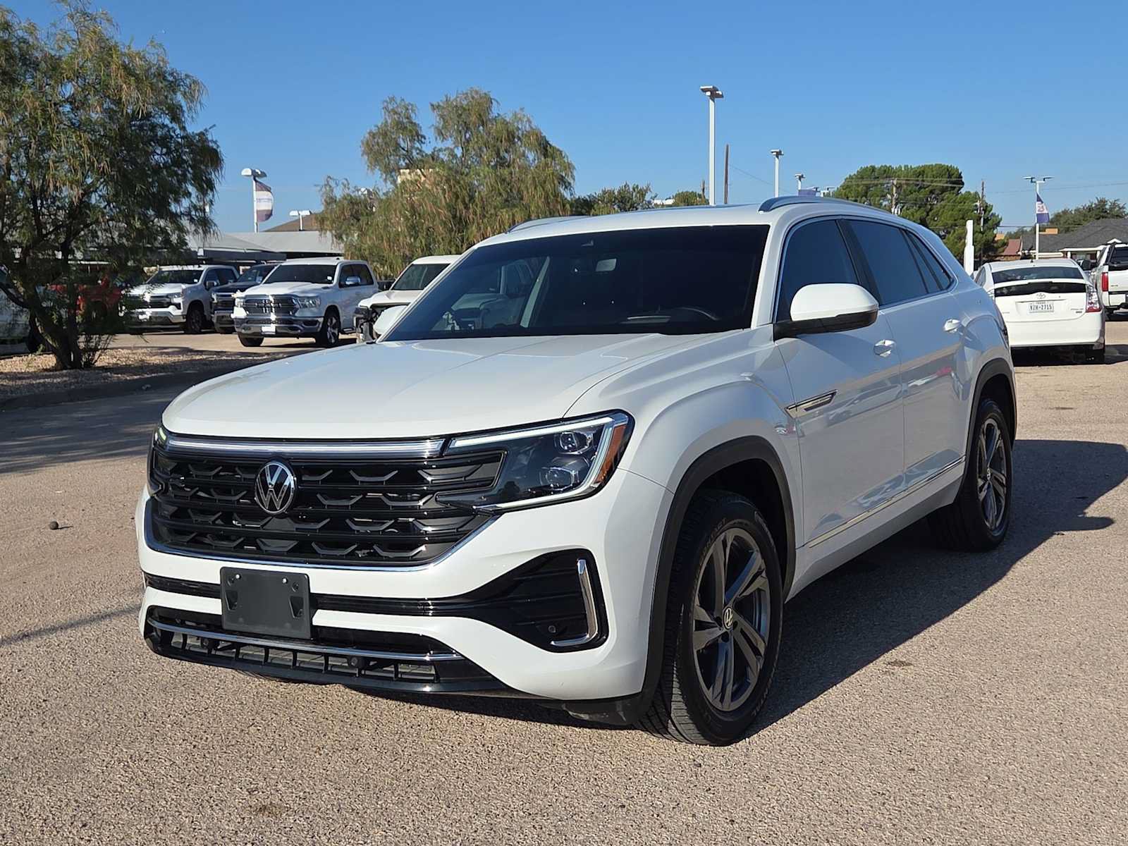 Used 2024 Volkswagen Atlas Cross Sport SEL R-Line AWD/4WD image 4