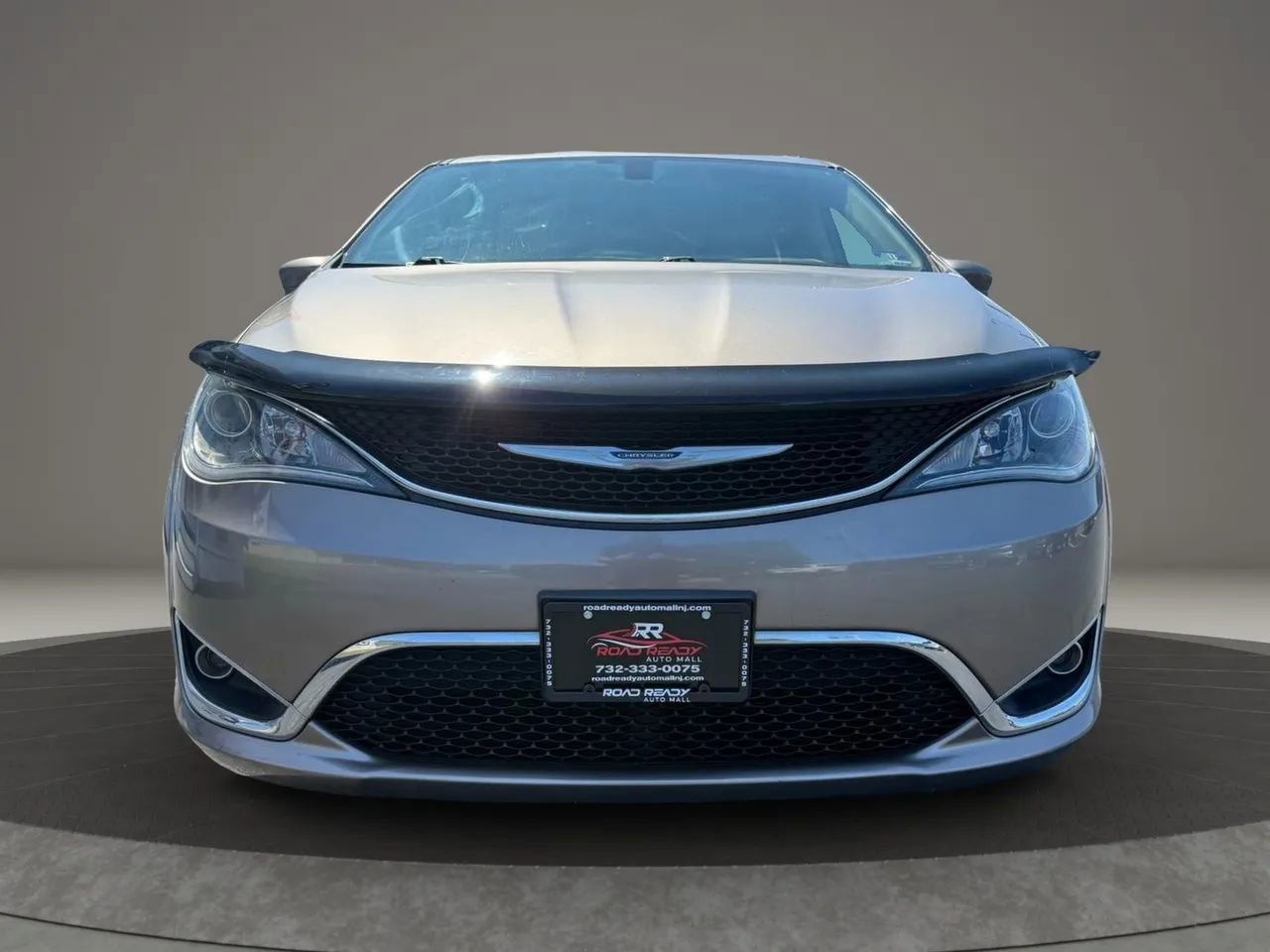 Used 2017 Chrysler Pacifica Touring-L image 3