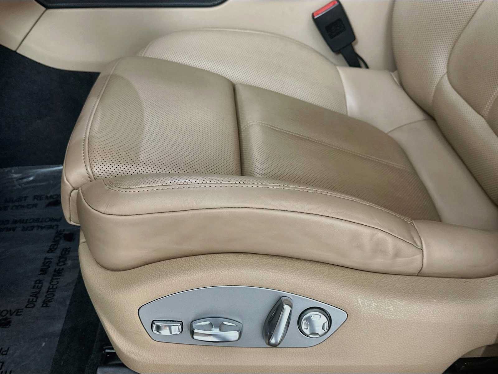 Certified 2024 Porsche Macan Turbo AWD/4WD image 12