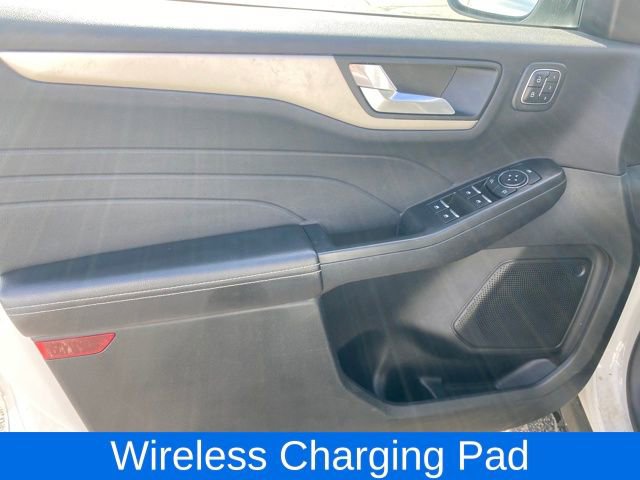 Used 2022 Ford Escape SEL w/ Technology Package image 16