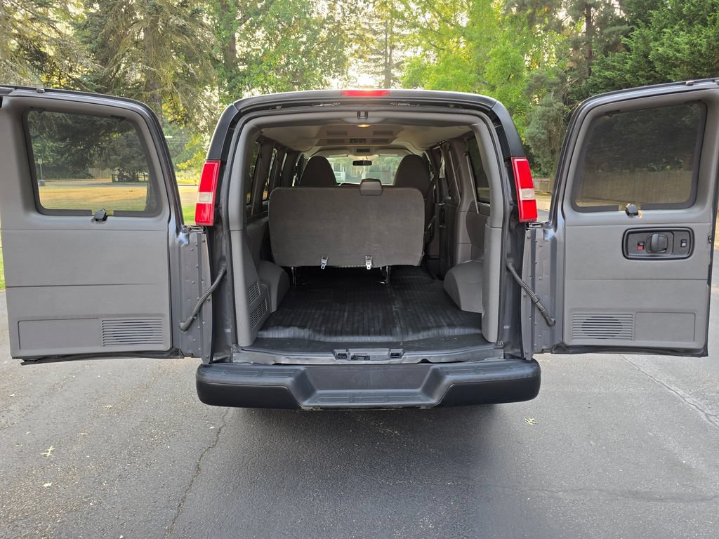 Used 2015 Chevrolet Express 2500 LS RWD image 17