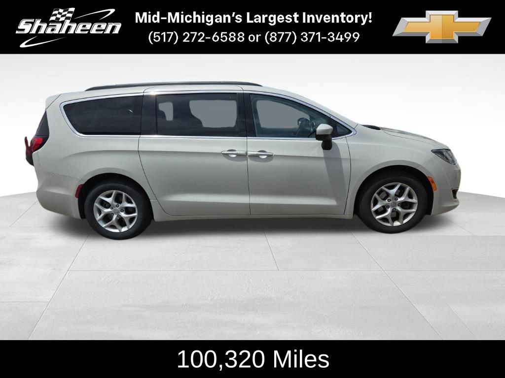 Used 2017 Chrysler Pacifica Touring Plus w/ Tire & Wheel Group FWD image 2