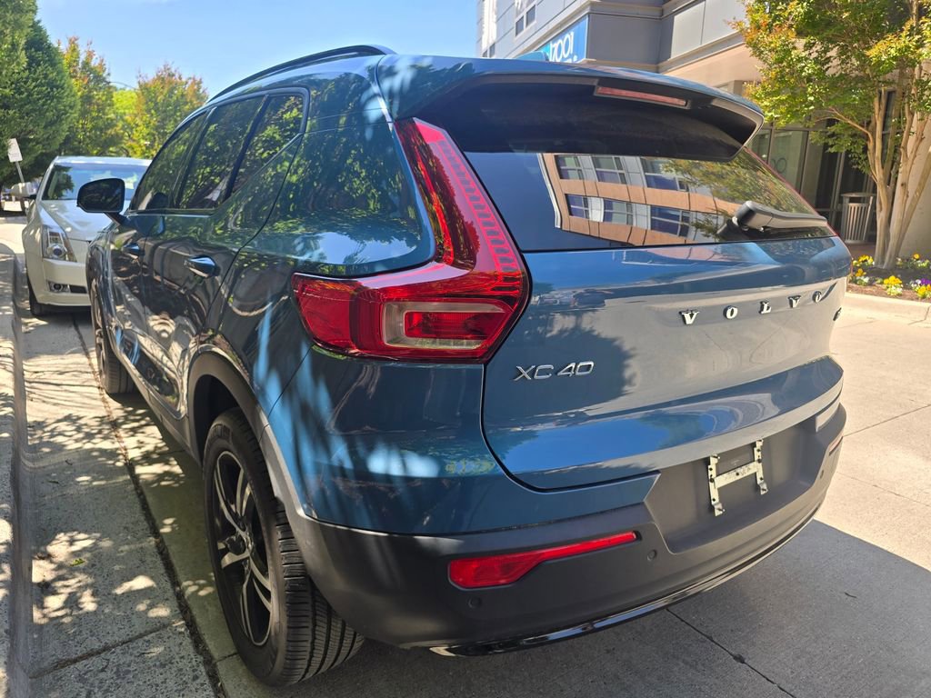 Used 2024 Volvo XC40 B5 Core AWD/4WD image 4