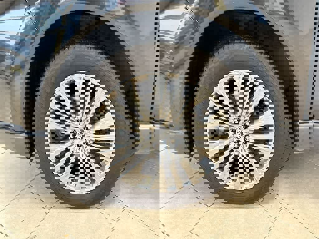 Used 2021 Toyota Venza XLE w/ Softex Package image 14