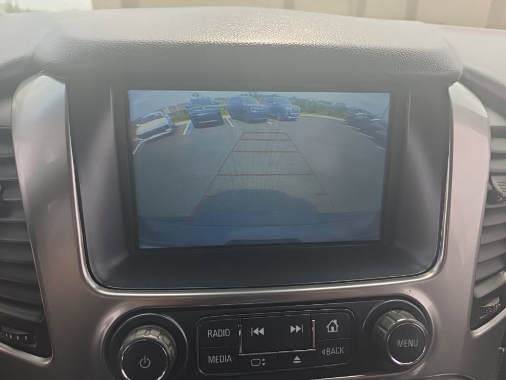 Used 2018 Chevrolet Suburban LT RWD image 17
