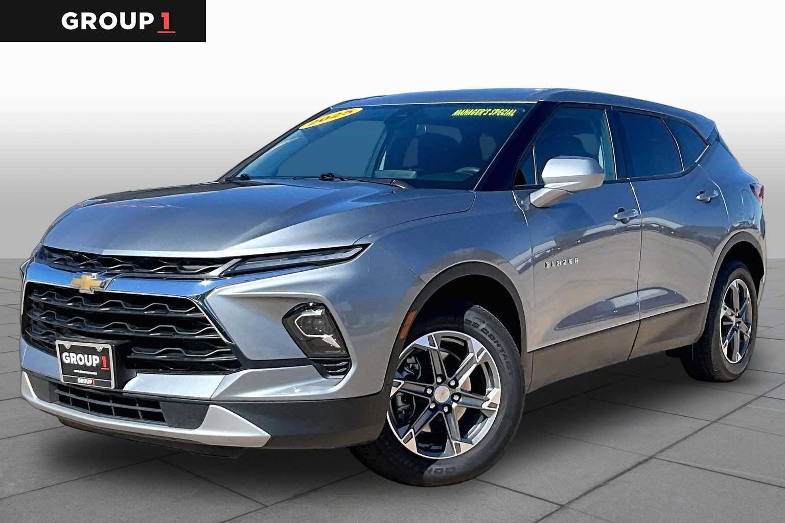Used 2025 Chevrolet Blazer LT FWD image 1