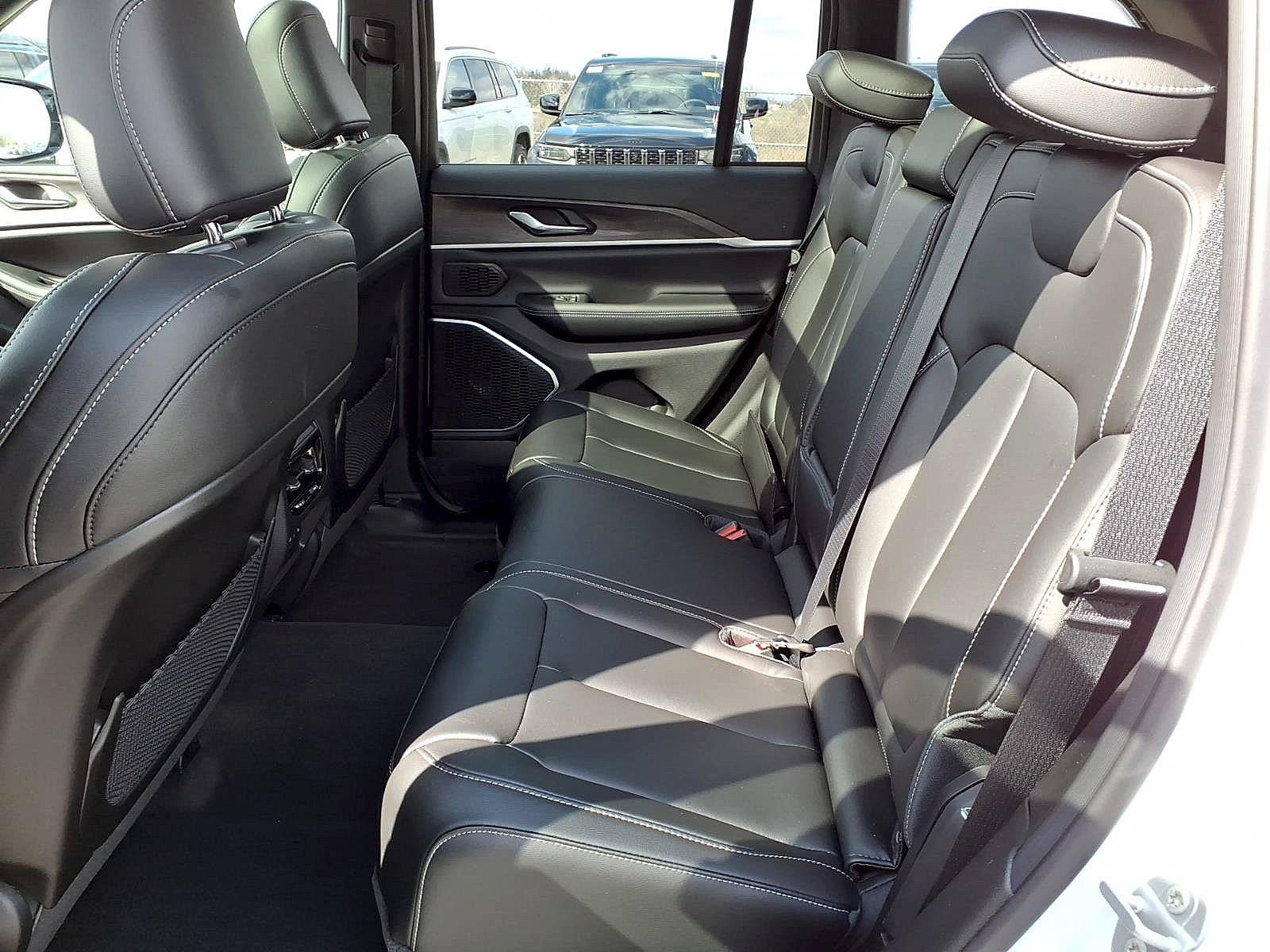 New 2026 Jeep Grand Cherokee Limited AWD/4WD image 7