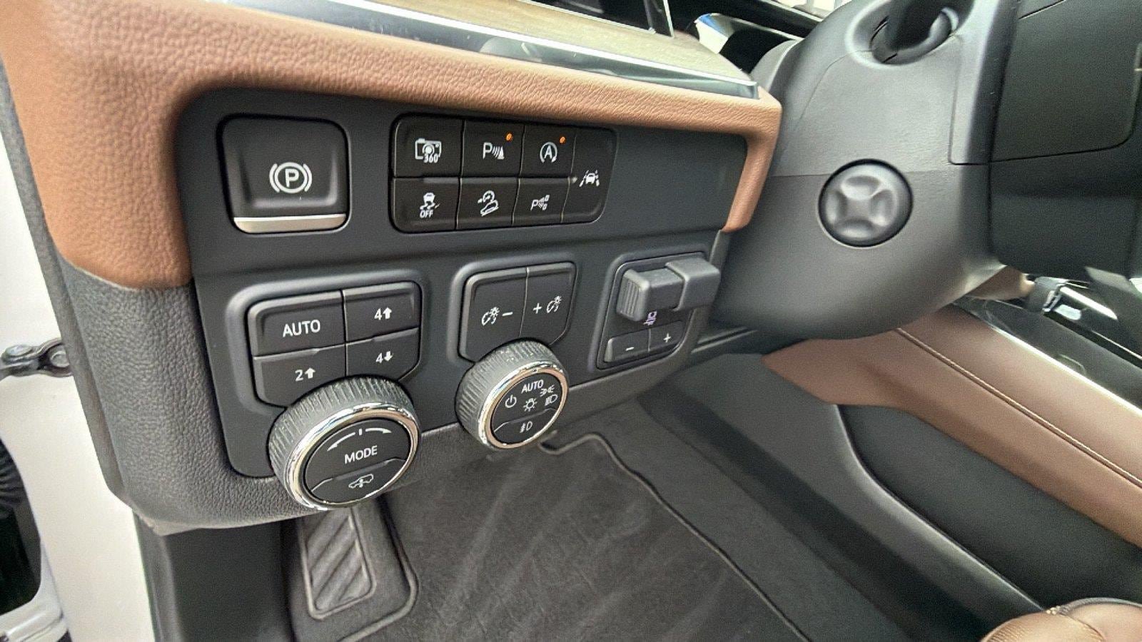 Used 2025 Chevrolet Tahoe High Country AWD/4WD image 28