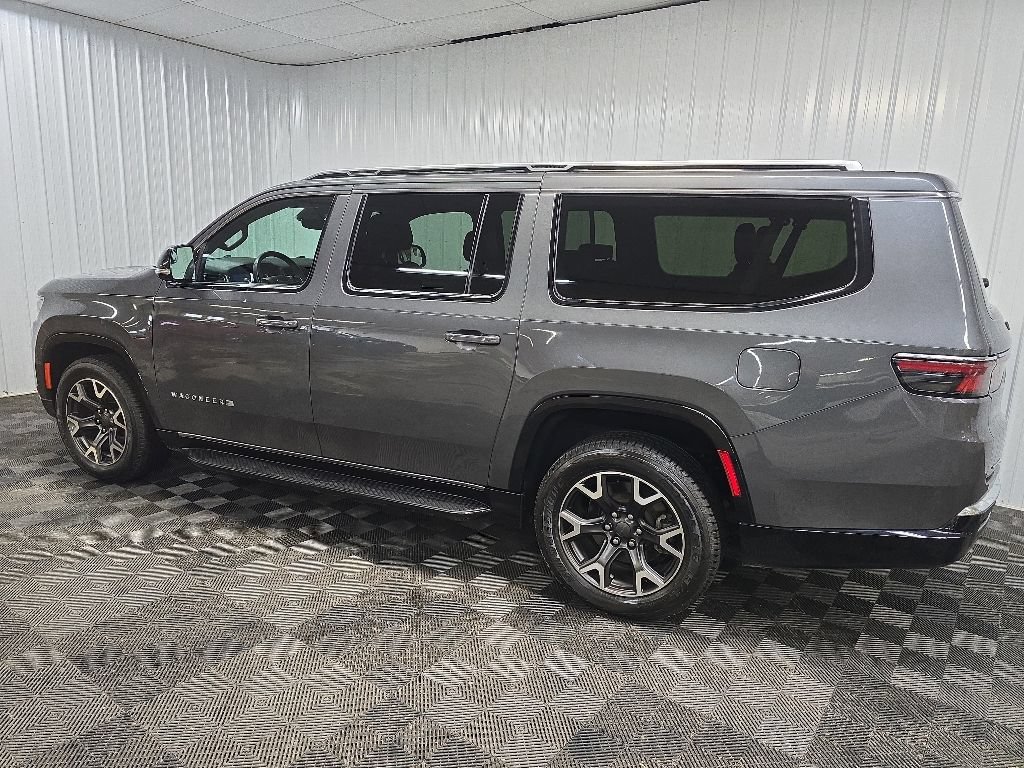 Used 2023 Jeep Wagoneer L Series III w/ Preferred Equipment Group AWD/4WD image 4