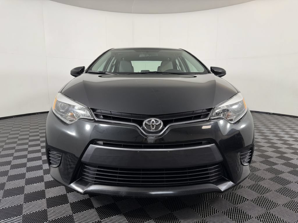 Used 2016 Toyota Corolla LE FWD image 2