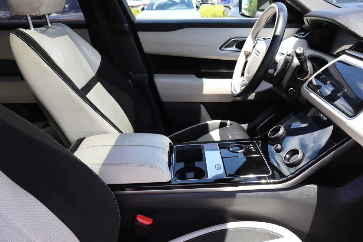 Used 2019 Land Rover Range Rover Velar R-Dynamic SE AWD/4WD image 14