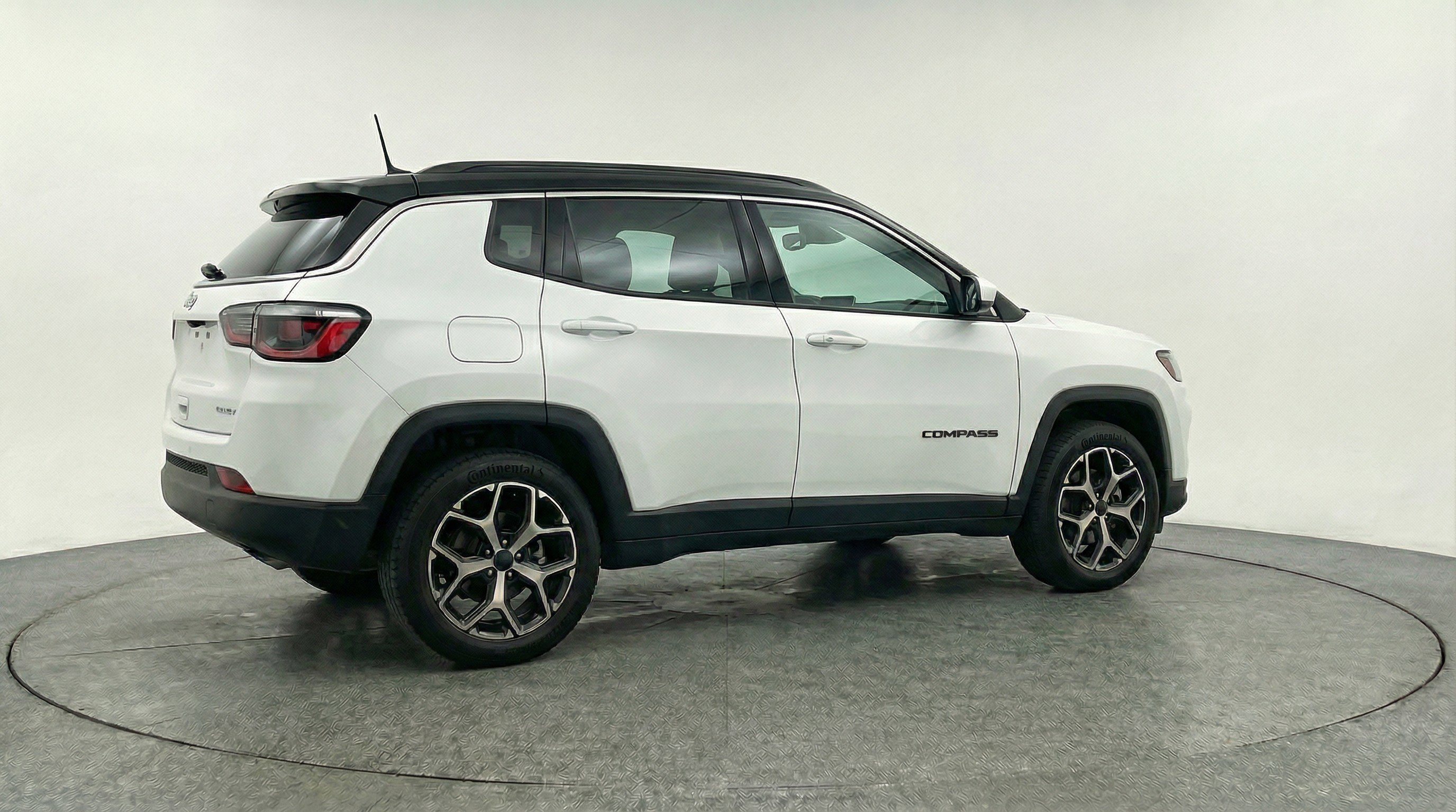 Used 2025 Jeep Compass Limited image 9