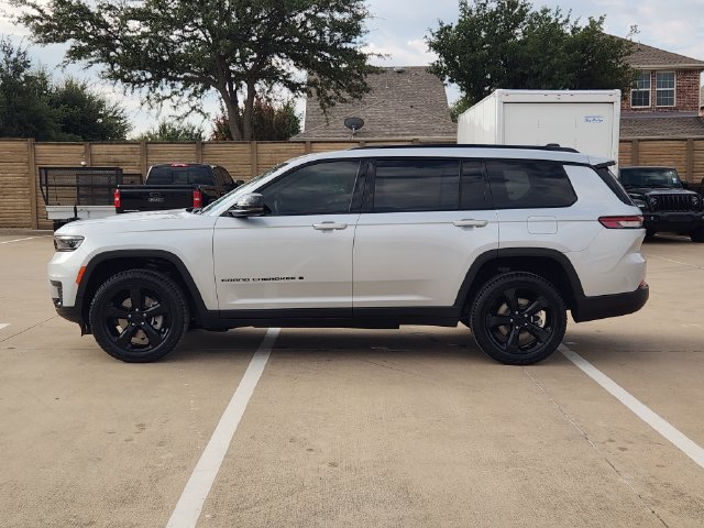 Used 2023 Jeep Grand Cherokee L Laredo RWD image 12